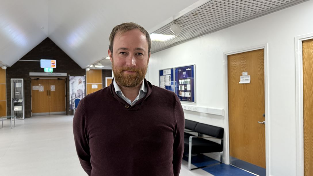 Dr Alan Logan