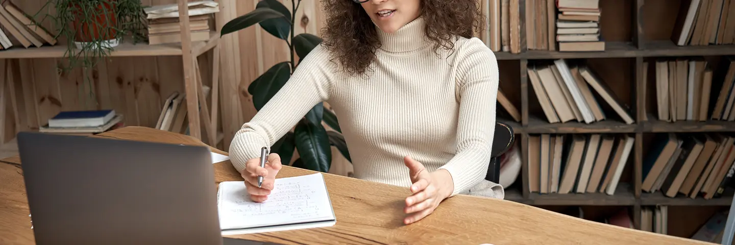 Girl studying at a desk on a laptop
