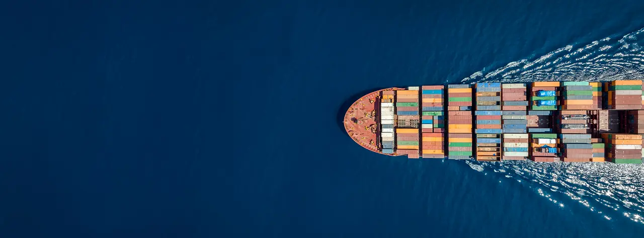 Freight ship filled with shipping containers.