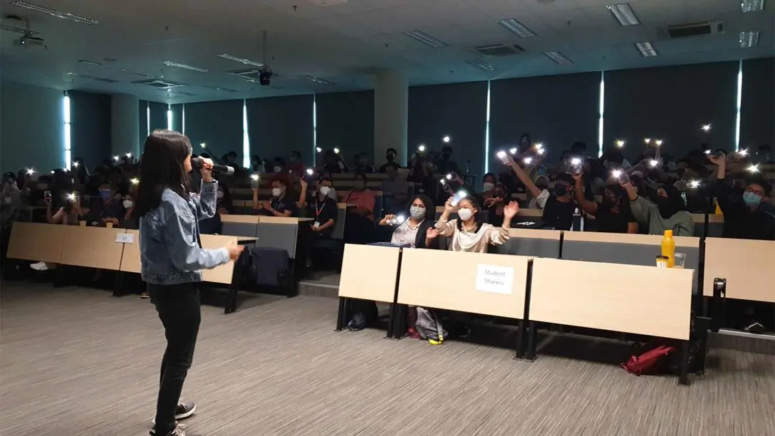 Fit for Future 2022 students seated hold their phones aloft with torches enabled