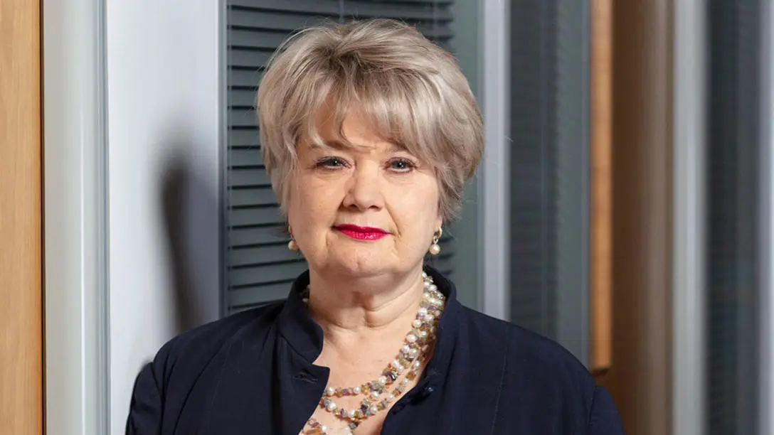 Professor Heather J McGregor