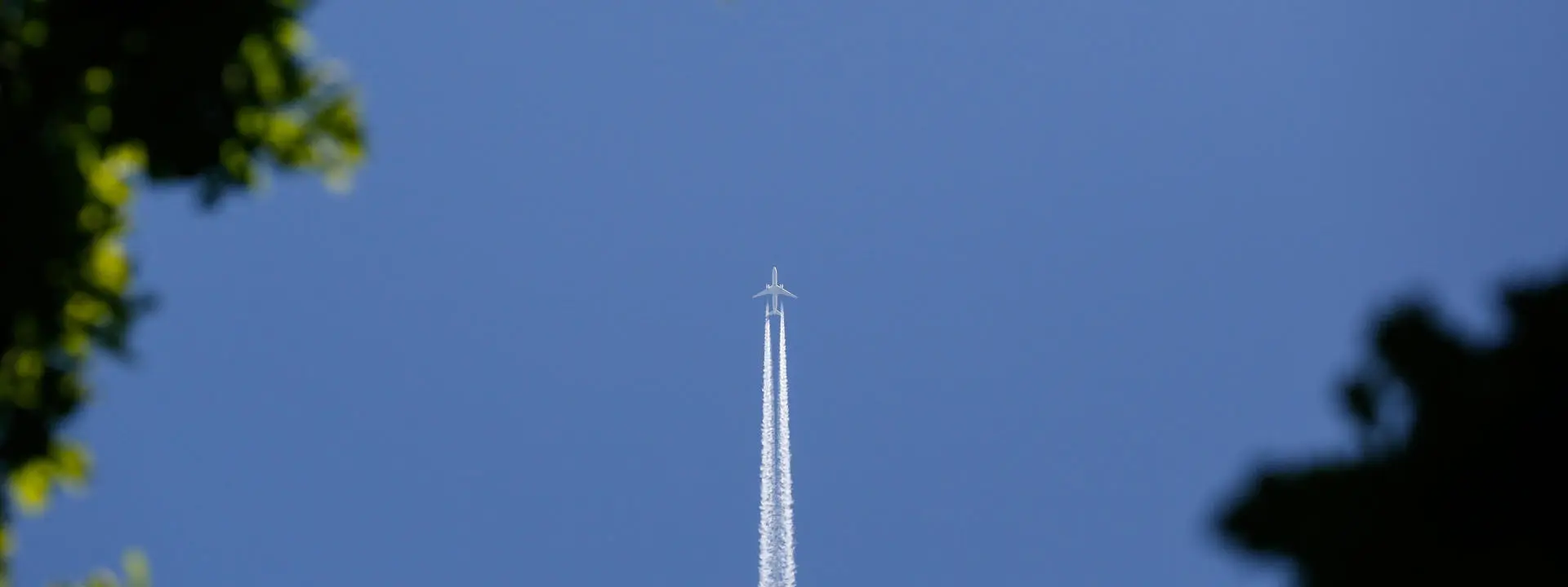 An aircraft in flight. Photo by Kurt Bouda, Pixabay