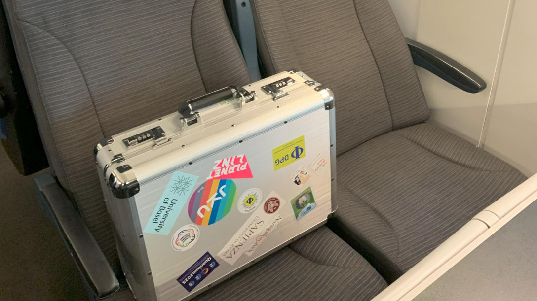 The metal case carrying the quantum light source. Credit: H Huet, C2N Paris. The metal case carrying the quantum light source. Credit: H Huet, C2N Paris