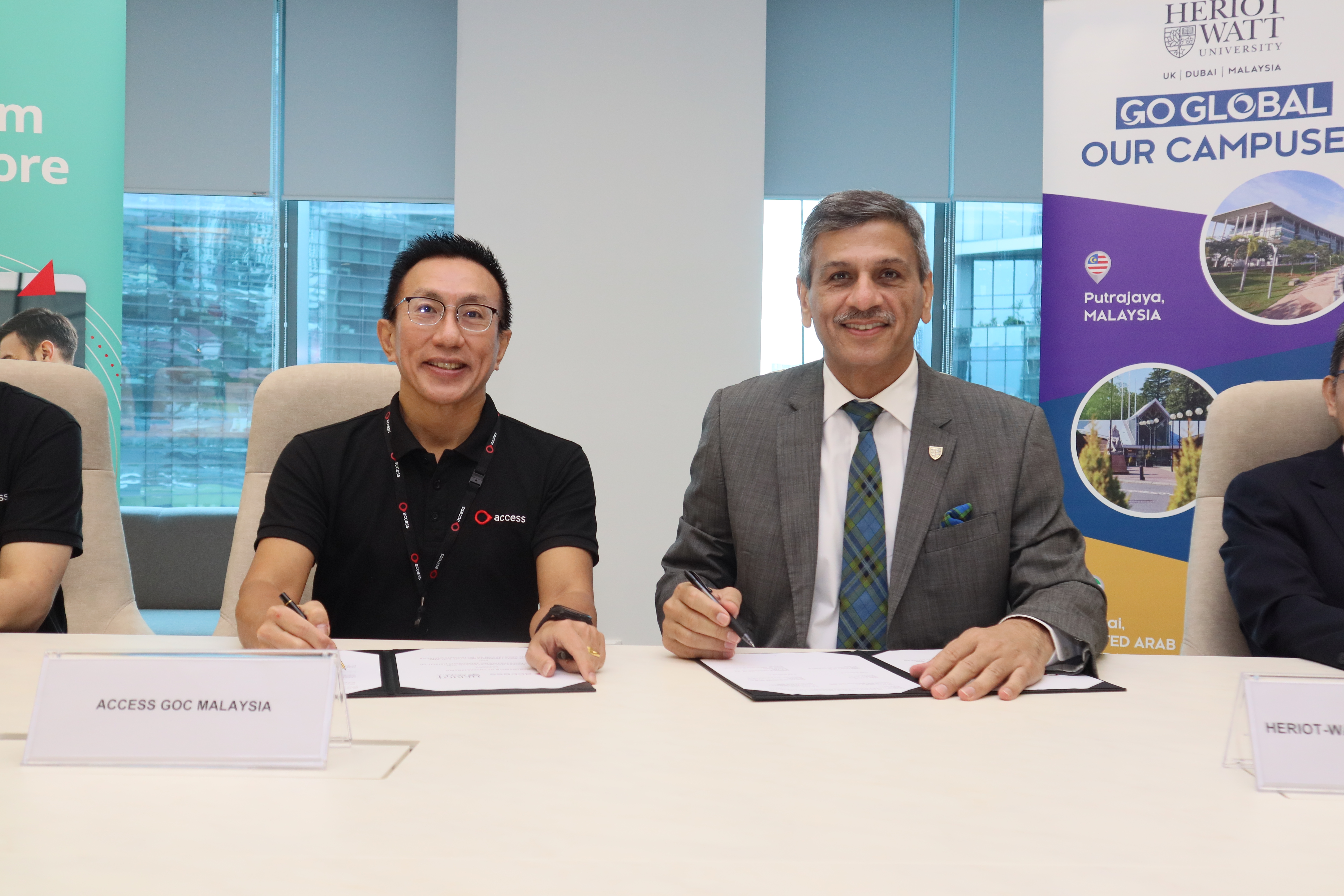 Picture shows the official signing of the MoU.