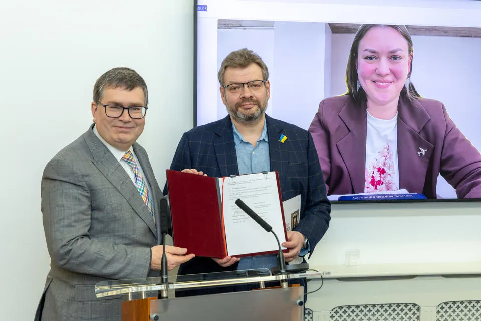 The agreement will lead to closer working relations between both institutions. The agreement will lead to closer working relations between both institutions.
