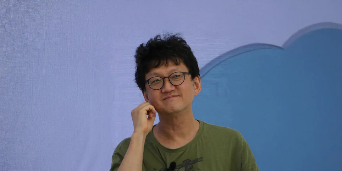 Informal head and shoulders shot of Prof Minhyong Kim