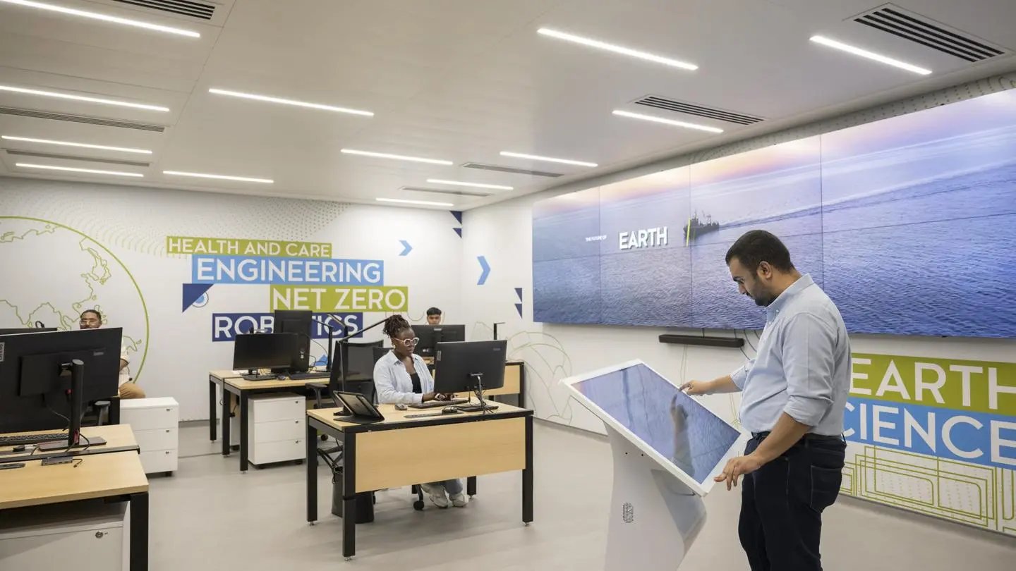 Dubai energy and renewables study room with students on computers