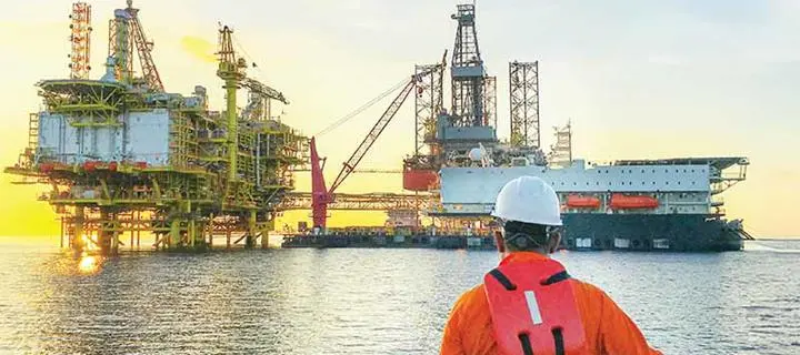 Offshore platform being moved at sea by a offshore transporter vessel