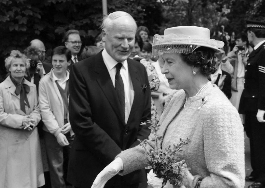 the Queen opening Lord Balerno Building in 1987