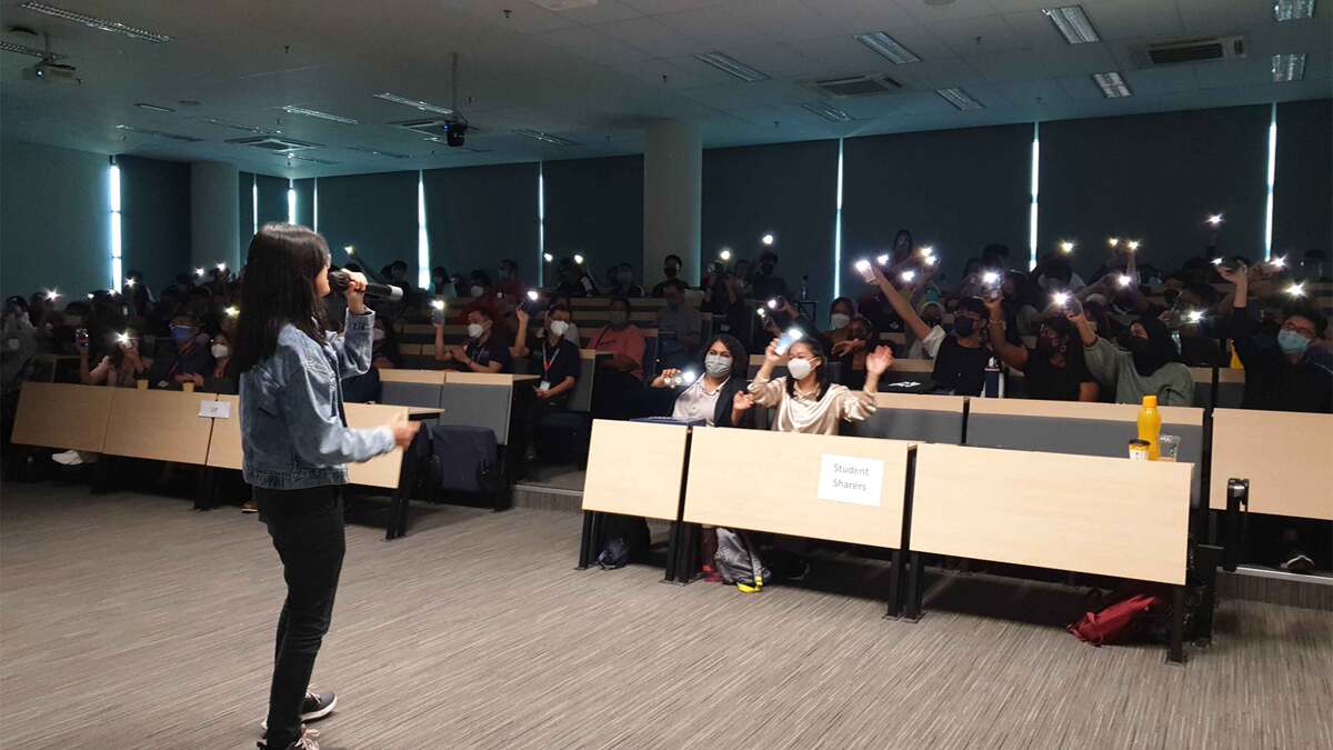 Fit for Future 2022 students seated hold their phones aloft with torches enabled