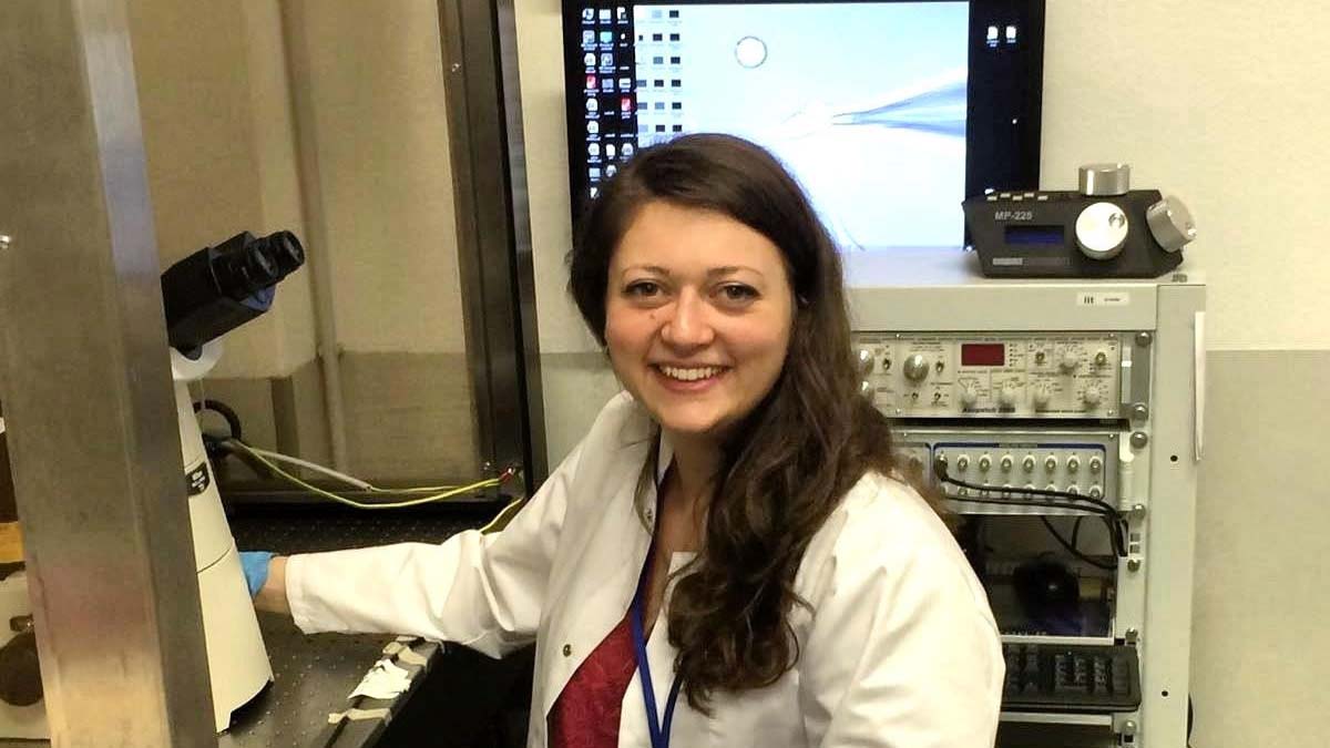 Isabella McKenna in lab